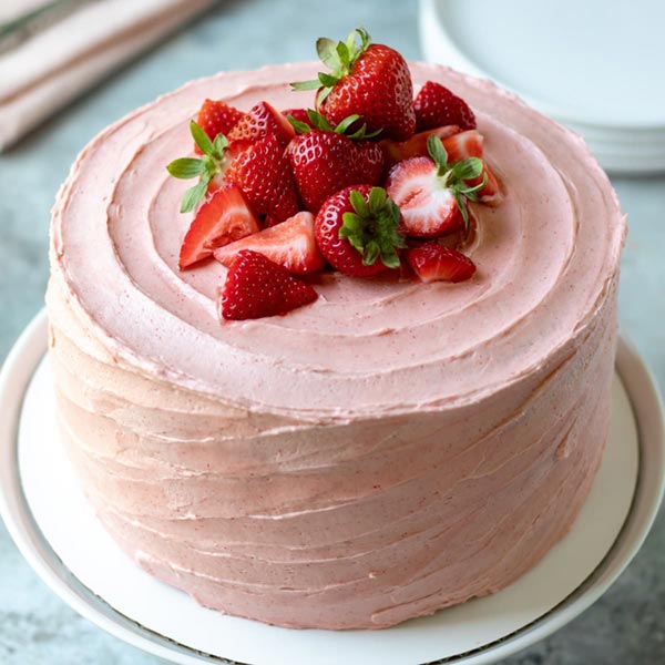 Send Sweet Strawberry Topping Cake Online
