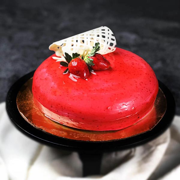 Send Yummylicious Strawberry Cake Online