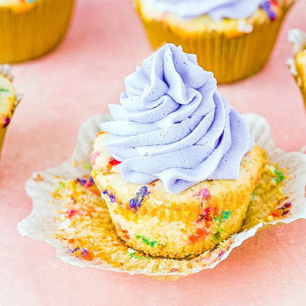 Send Yummylicious Vanilla Cupcake Online